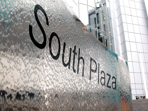 Arc - mirror polished stainless steel - 4m Sign - Bristol