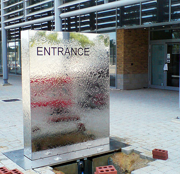 Entrance feature – Cambridge Science Park