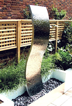 Lazy S - 2m - courtyard fountain