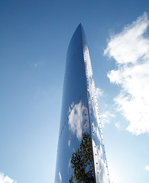 Mirror polished Wave sign - 5m - very slender sculptural design with minimal footprint